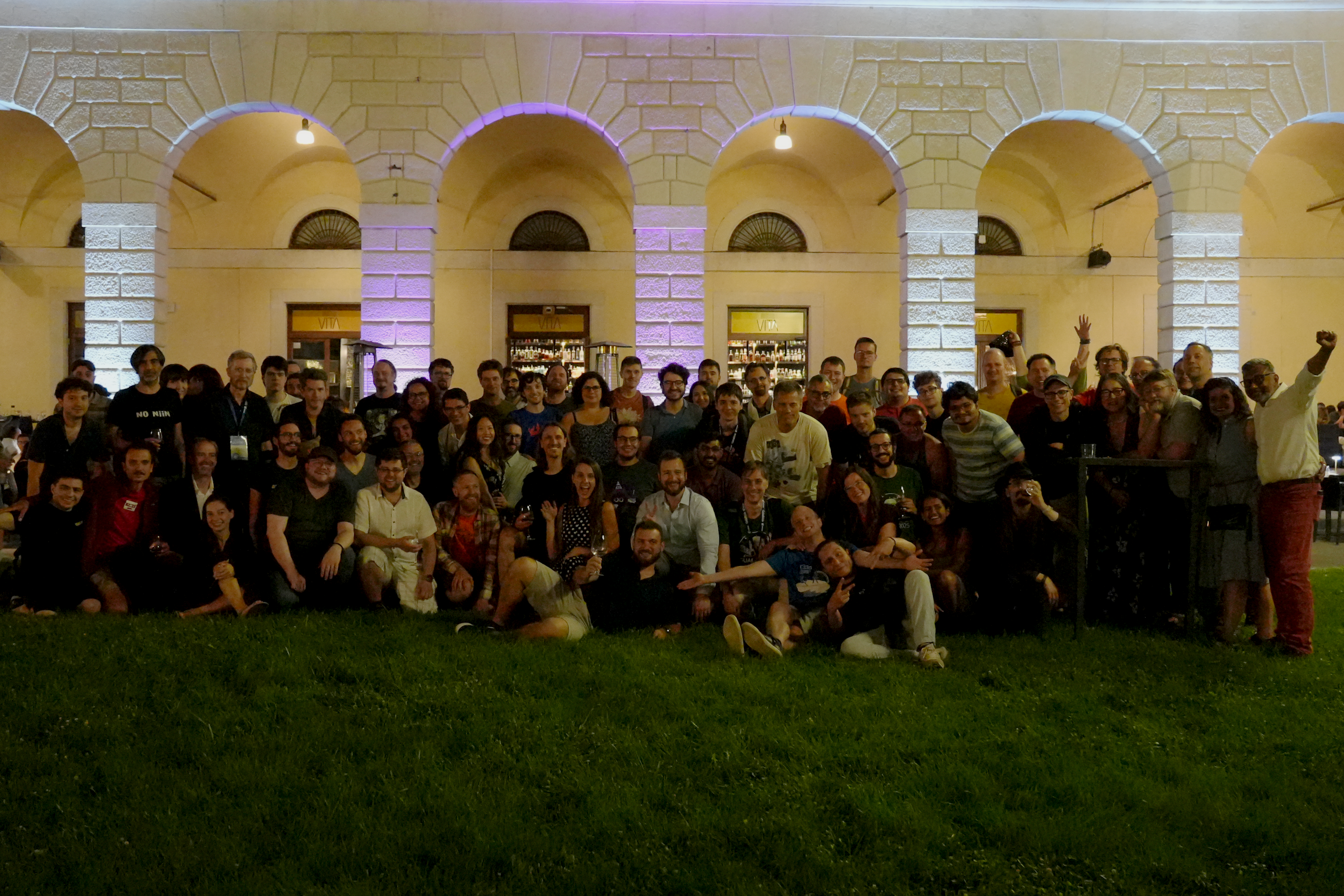 Group photo during the GUADEC dinner party